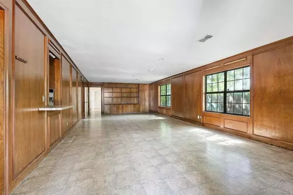 Irving, TX 75060,1516 W 7th Street