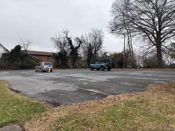 Lynchburg, VA 24501,3024 Forest Hills CIR