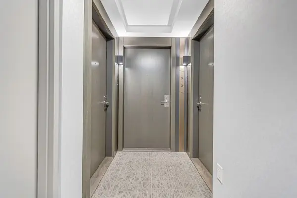 Toronto C01, ON M5T 1V9,50 Mccaul ST #513