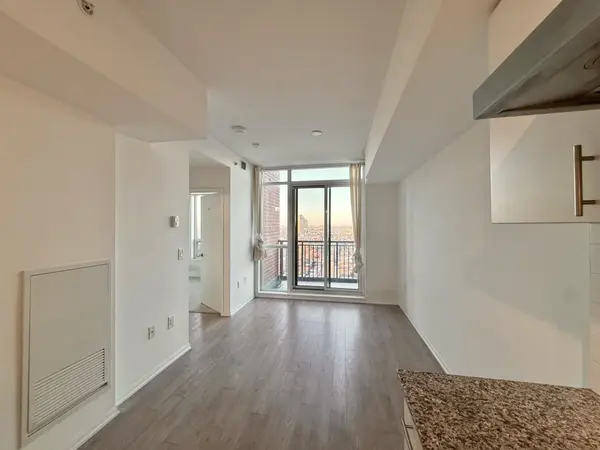 Toronto W04, ON M6A 0B1,800 Lawrence AVE W #1921