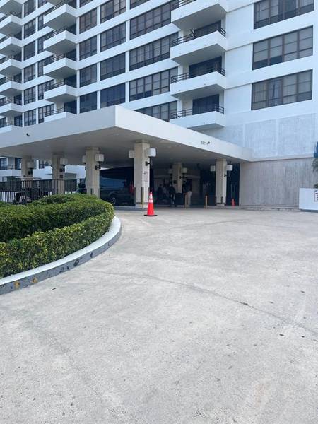 600 Three Islands Blvd #1015, Hallandale Beach, FL 33009