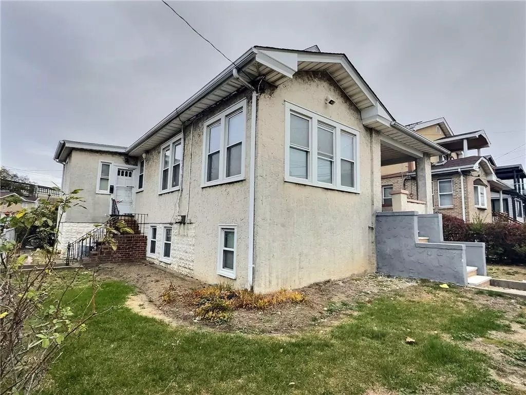 Queens, NY 11691,2718 Collier AVE