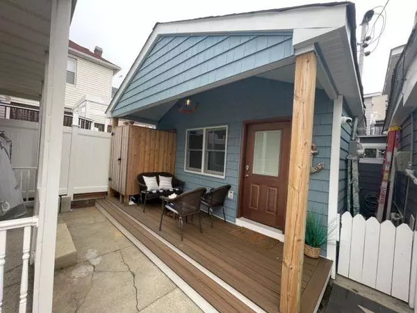 190 Beach 109th ST, Rockaway Park, NY 11694