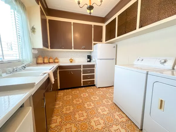 Smooth Rock Falls, ON P0L 2B0,68 Second AVE