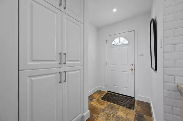 Toronto C01, ON M6J 1R5,51 Halton ST #123