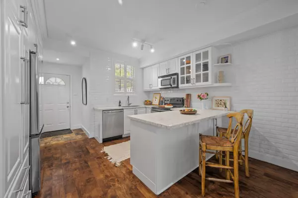 Toronto C01, ON M6J 1R5,51 Halton ST #123