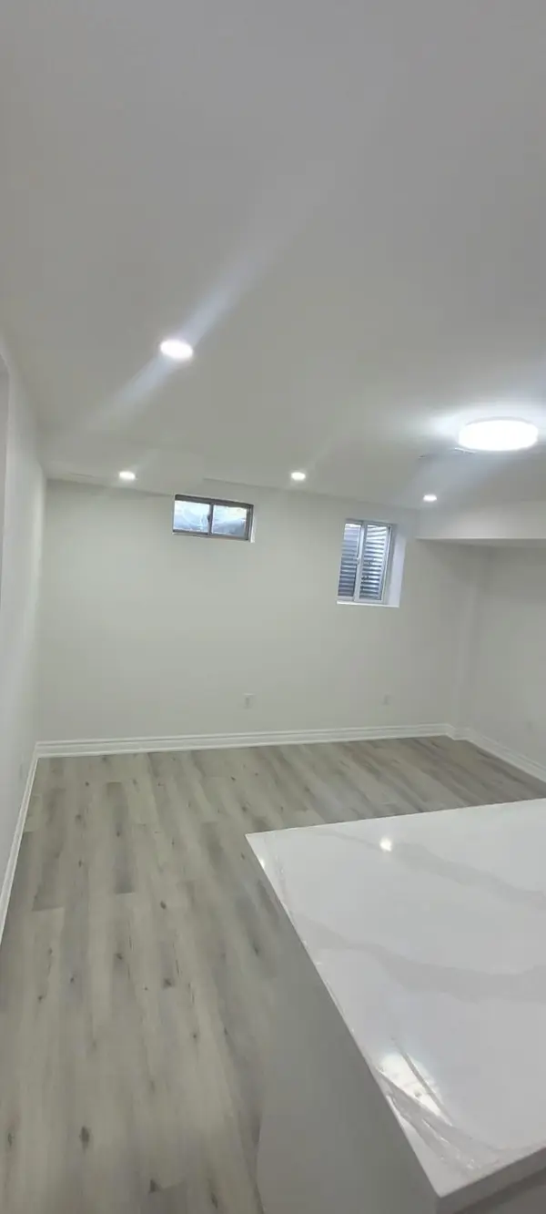 Whitby, ON L1P 0G6,32 Auckland DR E #BSMT