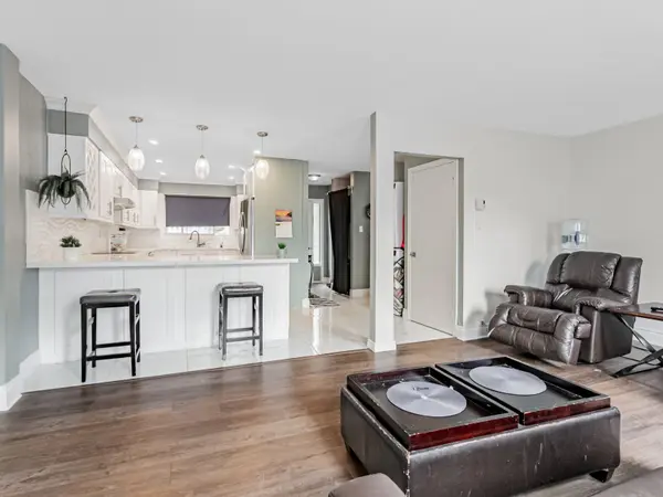 Burlington, ON L7P 3R9,2050 Upper Middle RD #64