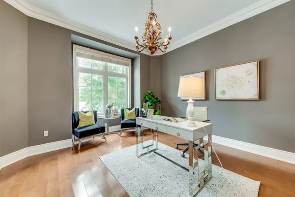 Burlington, ON L7N 1B1,3341 Lakeshore RD