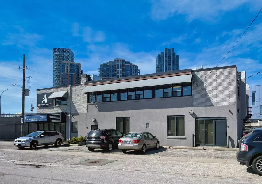 897 Kipling AVE, Toronto W08, ON M8Z 5H3