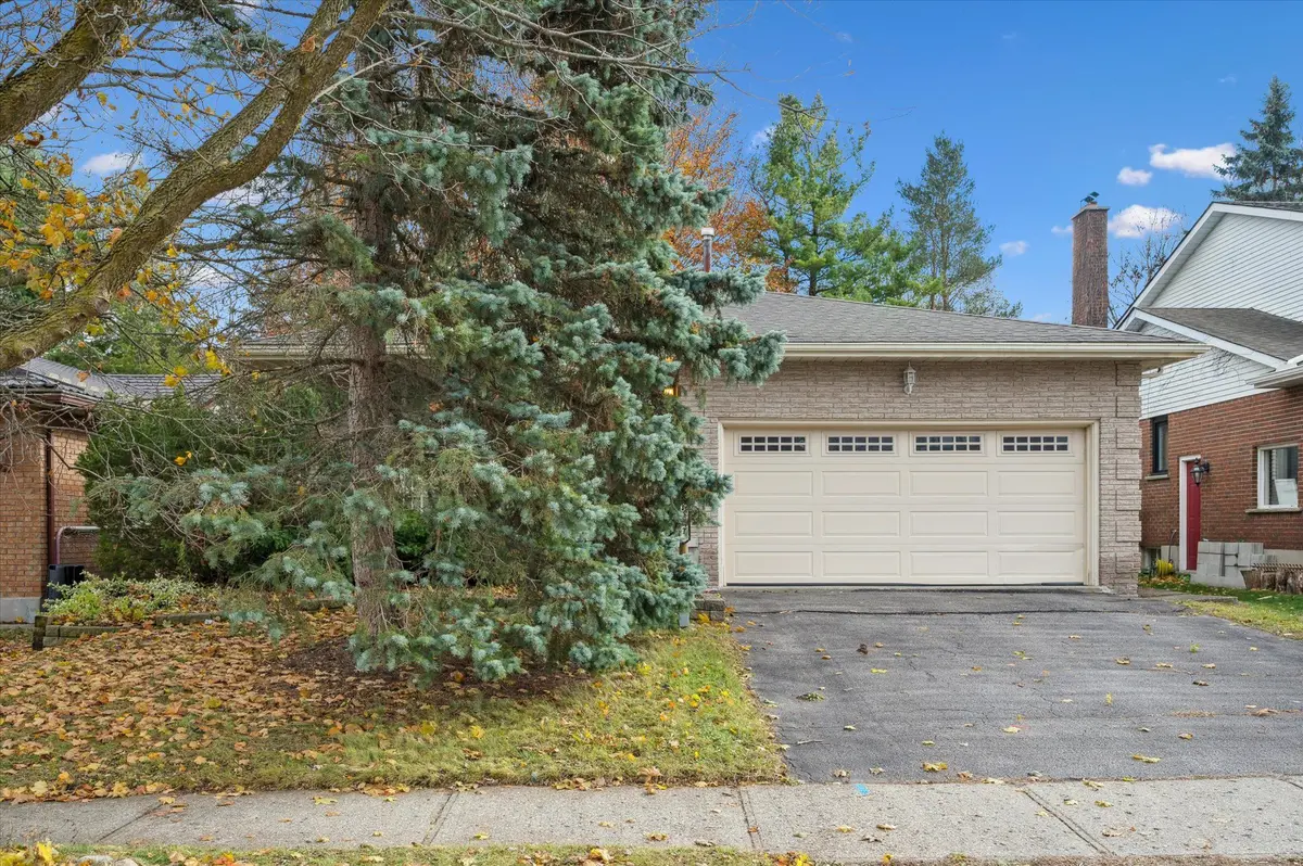 131 Woodbend CRES, Waterloo, ON N2T 1G9