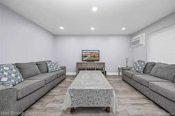 Madison Heights, MI 48071,29273 Tessmer CT #87