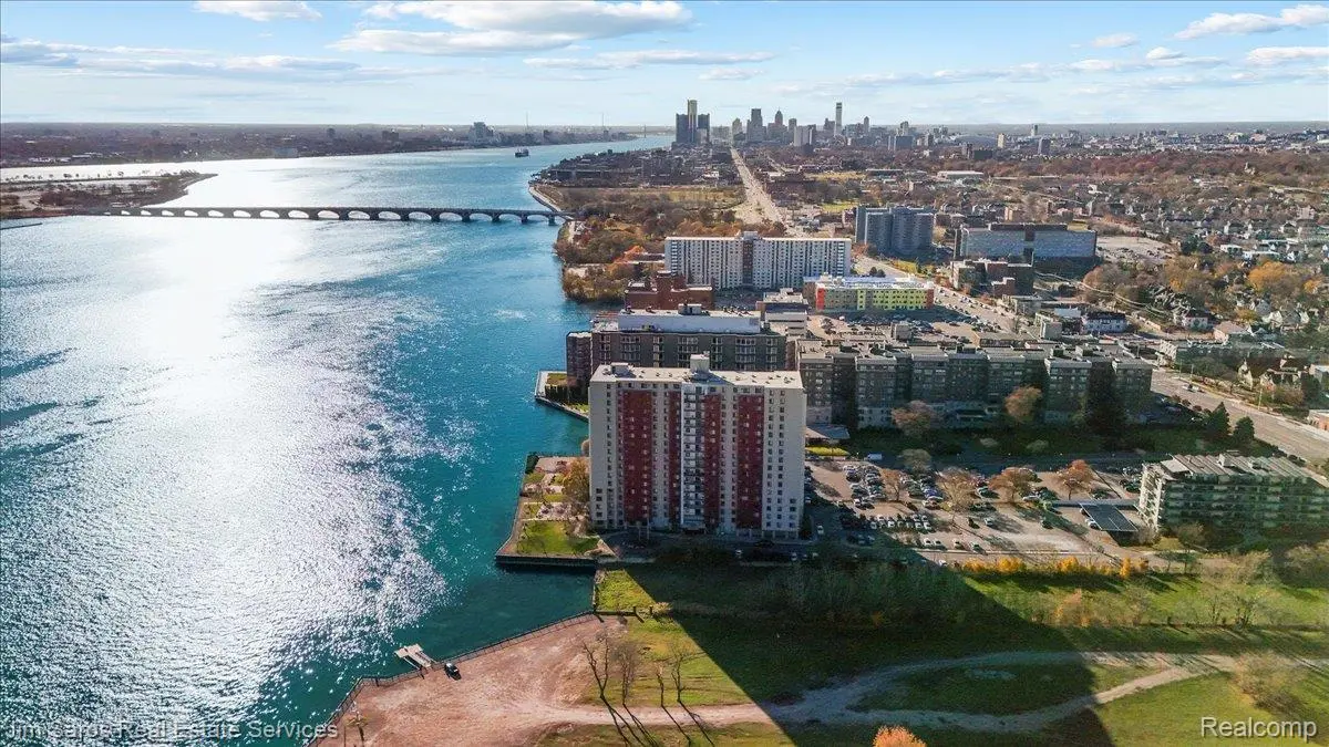 Detroit, MI 48214,8200 E Jefferson AVE #1012