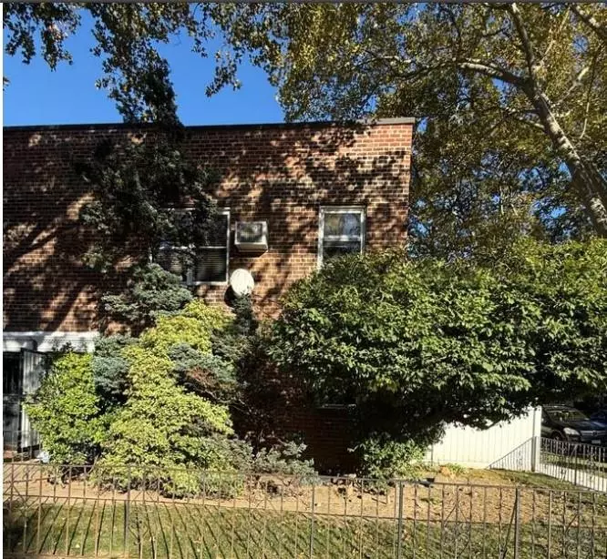 Flushing, NY 11354,25-47 150th ST