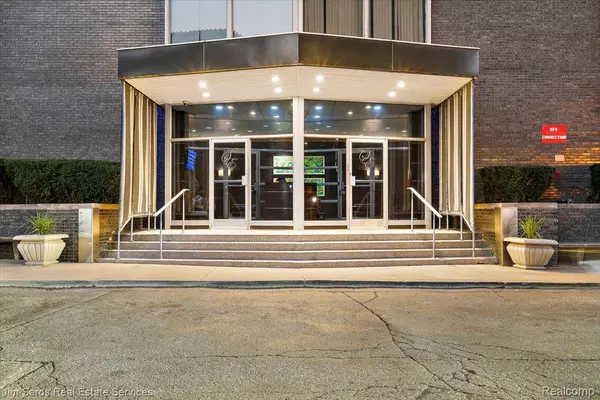 Detroit, MI 48214,8200 E Jefferson AVE #1012