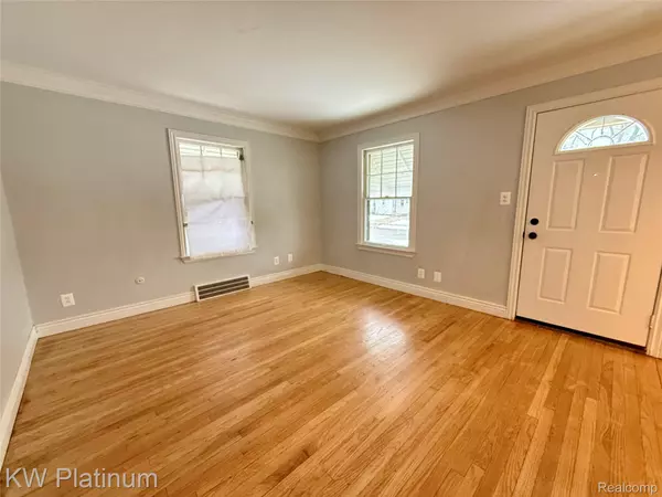 Eastpointe, MI 48021,22448 Lambrecht AVE