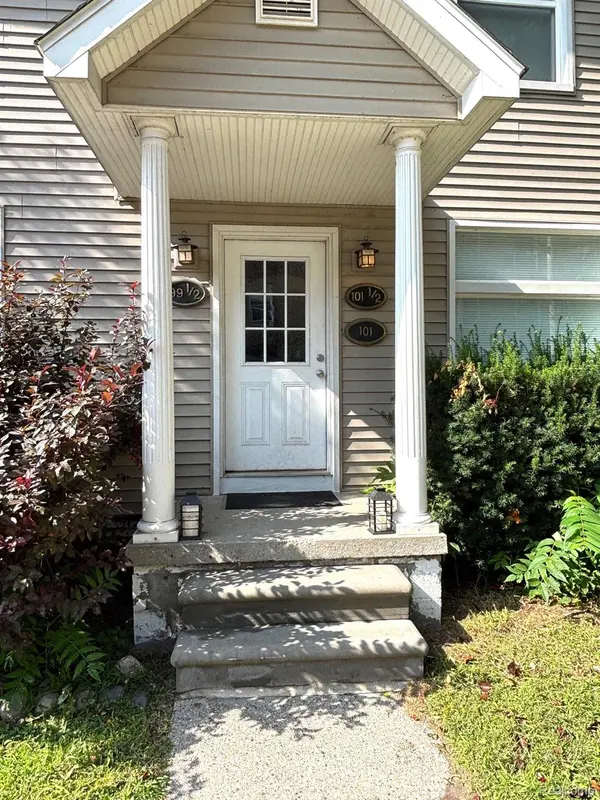 Mt. Clemens, MI 48043,99 Clinton ST #101 1/2