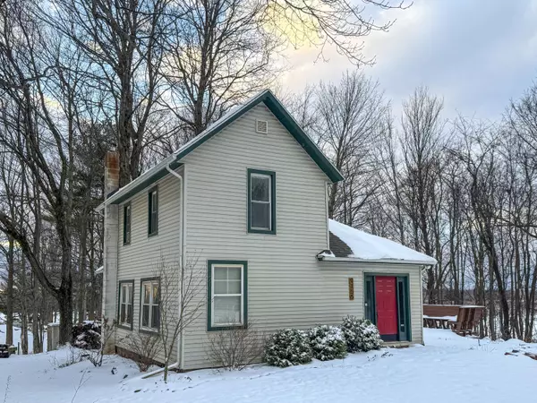 9155 Cushing RD, Eau Claire, MI 49111