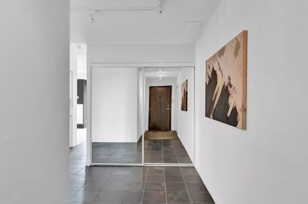 Toronto C08, ON M5B 2R3,210 Victoria ST #4407