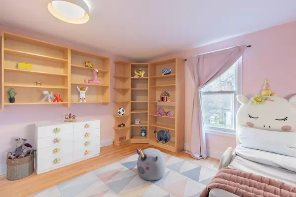 Toronto C09, ON M4T 1A5,84 Shaftesbury AVE