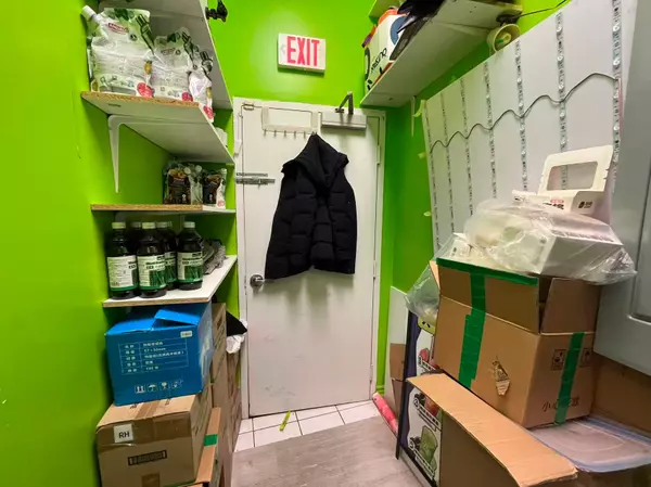 Toronto C14, ON M2N 7A1,5 Northtown WAY #13