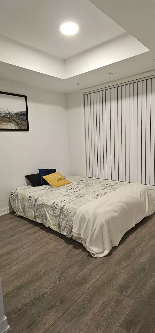 Toronto W04, ON M6M 0B6,160 Canon Jackson DR #401