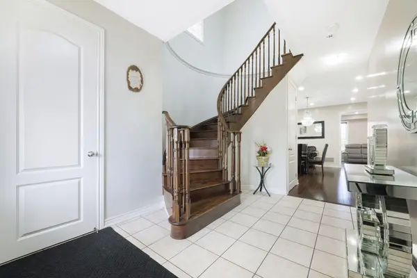 Brampton, ON L6R 3S7,37 Ross DR