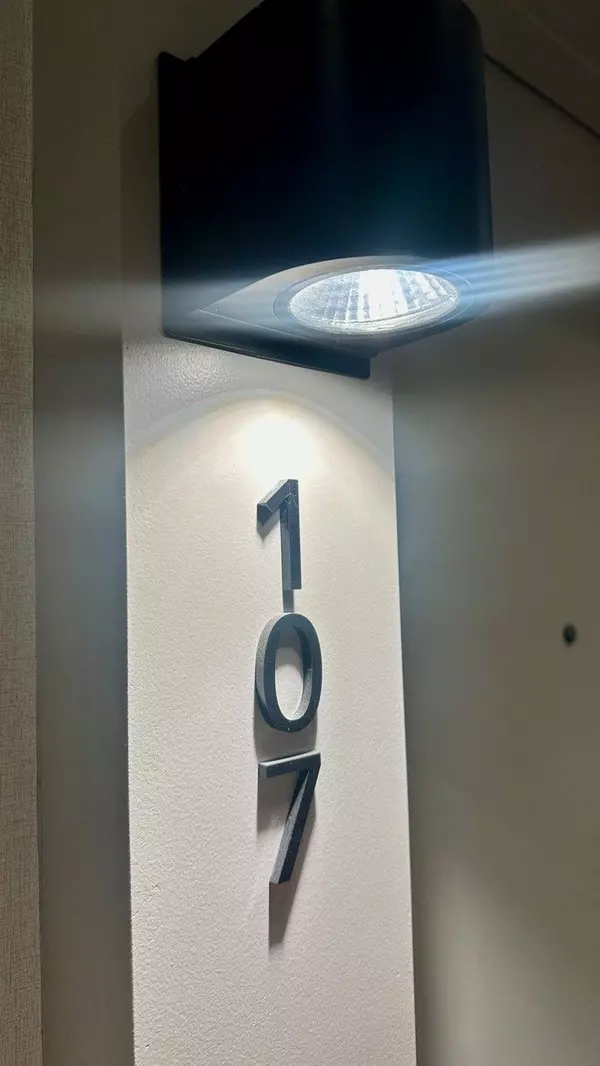 Milton, ON L9T 3L3,8020 Derry RD #107