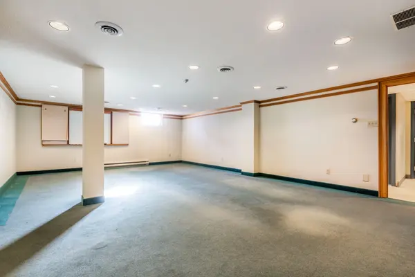 Kitchener, ON N2M 1Y3,275 Lawrence AVE #Lower