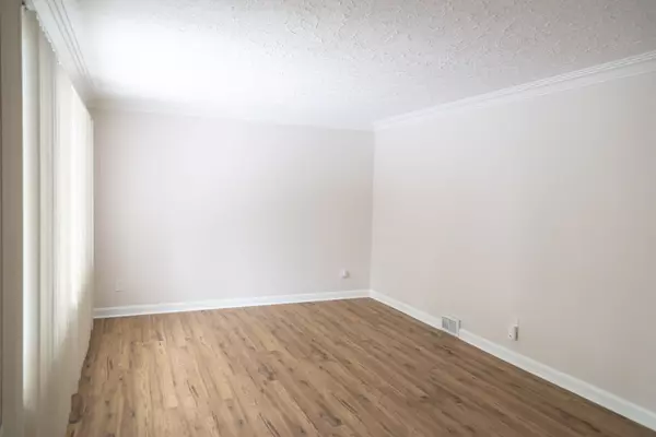 Niagara Falls, ON L2E 1X9,5905 Valley WAY