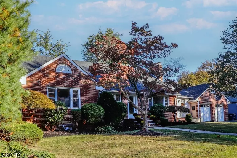 82 Kempson Pl, Metuchen Boro, NJ 08840