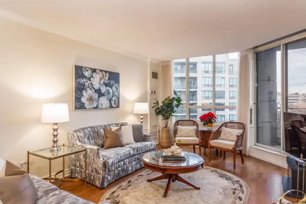 Toronto C13, ON M3B 3P5,215 The Donway West N/A #612