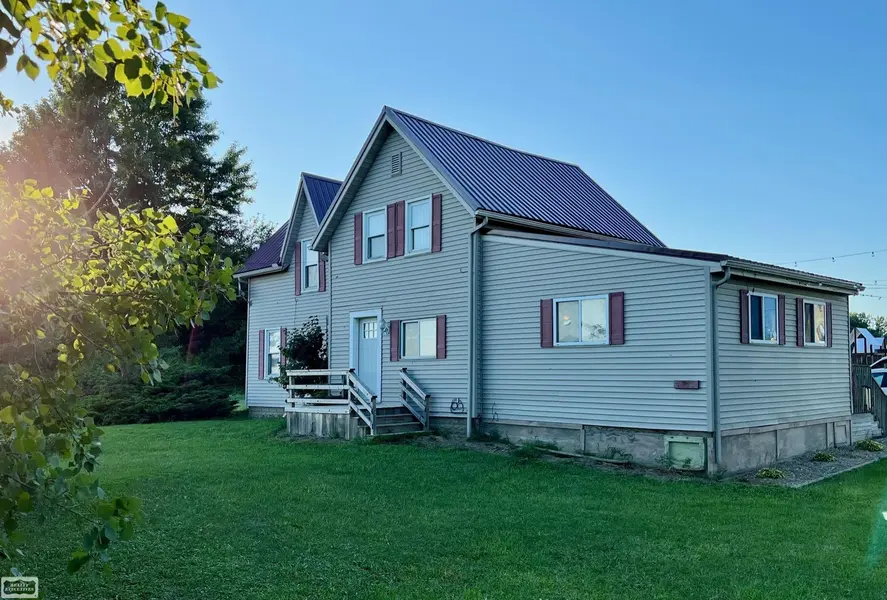 1735 Galbraith Line Rd, Yale, MI 48097