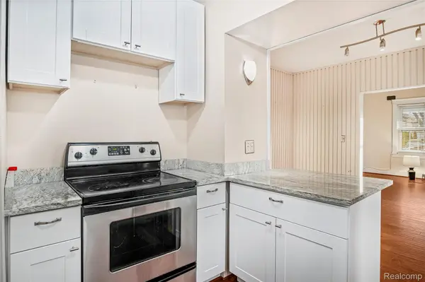 Rochester, MI 48307,144 Woodward AVE