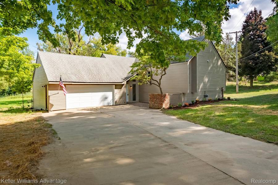 1665 HOPEFIELD DR, Lake Orion, MI 48359