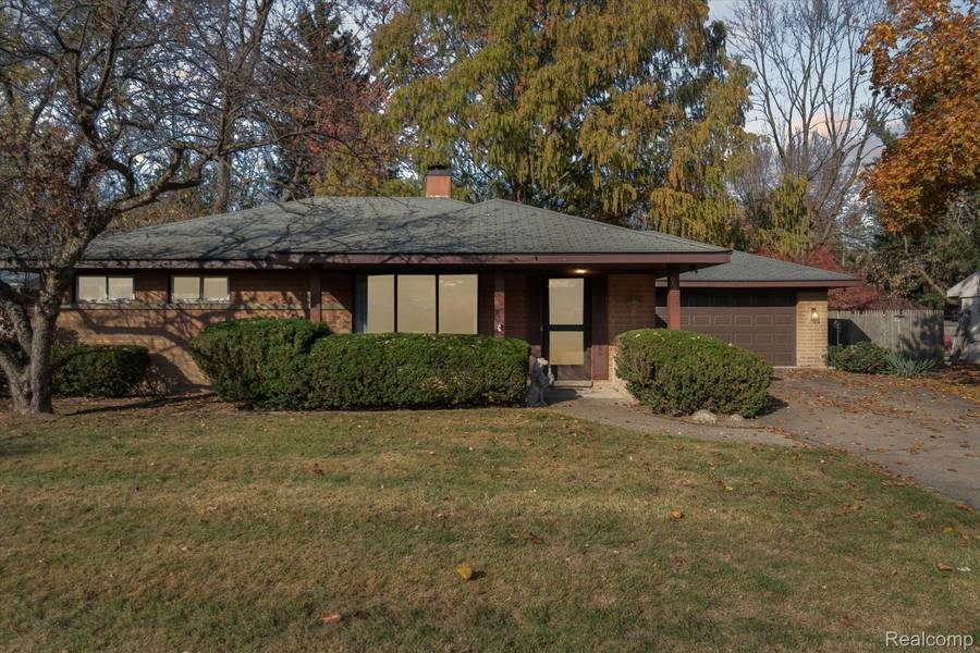 25220 Orchard Grove ST, Southfield, MI 48033