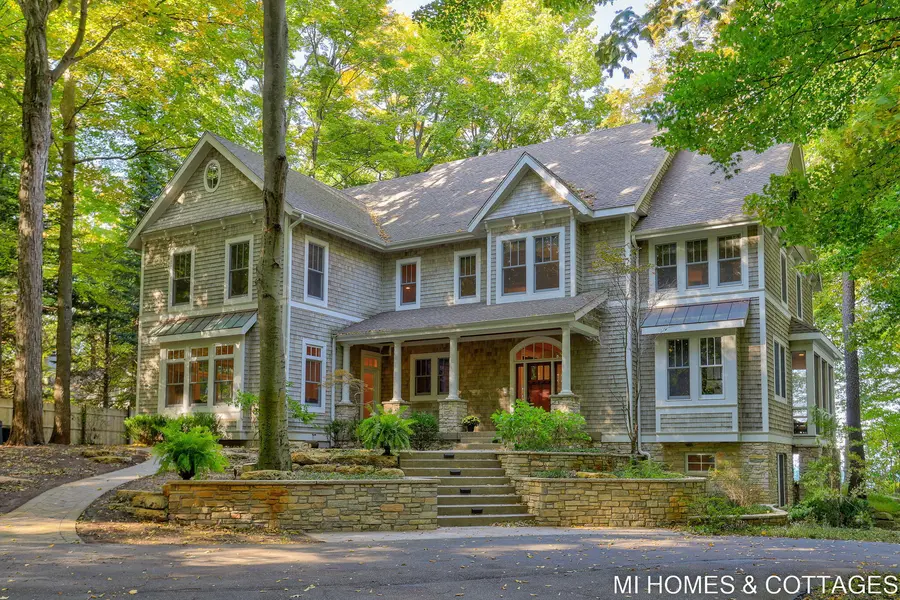 2192-A Lakeshore DR, Fennville, MI 49408