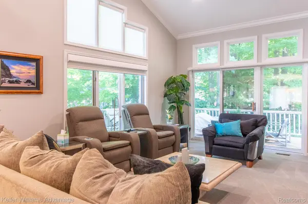 Farmington Hills, MI 48331,38218 FRENCH POND