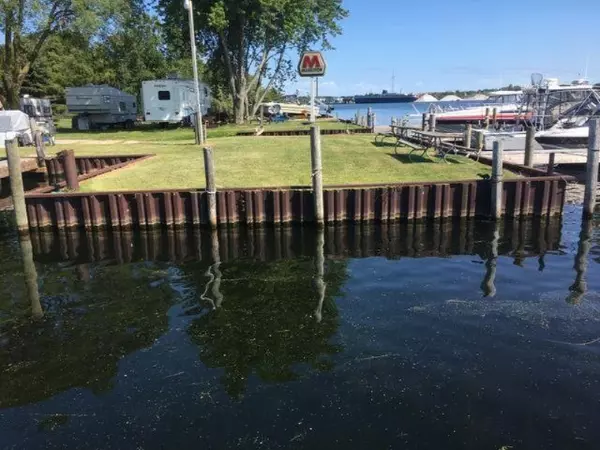 Ludington, MI 49431,846 S Lakeshore DR