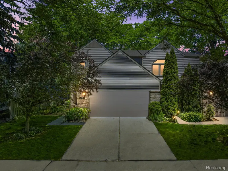 701 E Lincoln ST, Birmingham, MI 48009