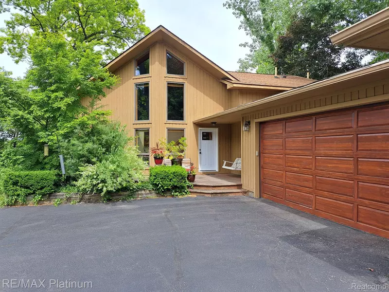 5225 GALLAGHER BLVD, Whitmore Lake, MI 48189