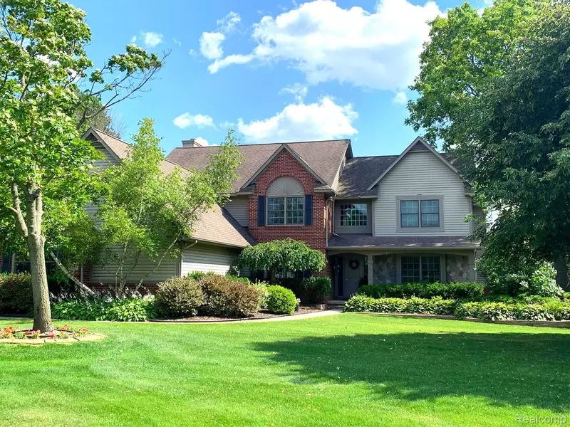 6348 GLENDALE DR, White Lake, MI 48383