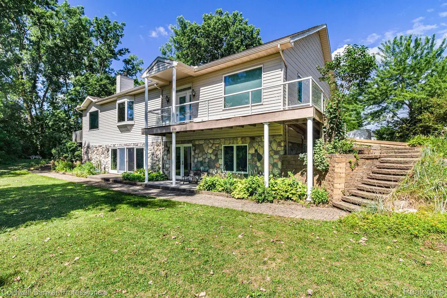 5484 WAKEFIELD RD, Grand Blanc, MI 48439