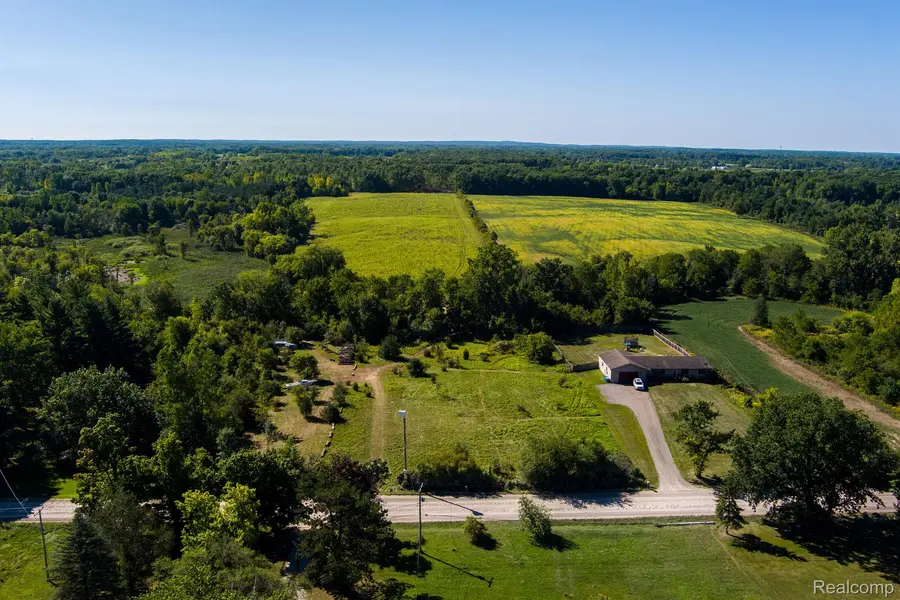 1455 W Cook, Grand Blanc, MI 48439