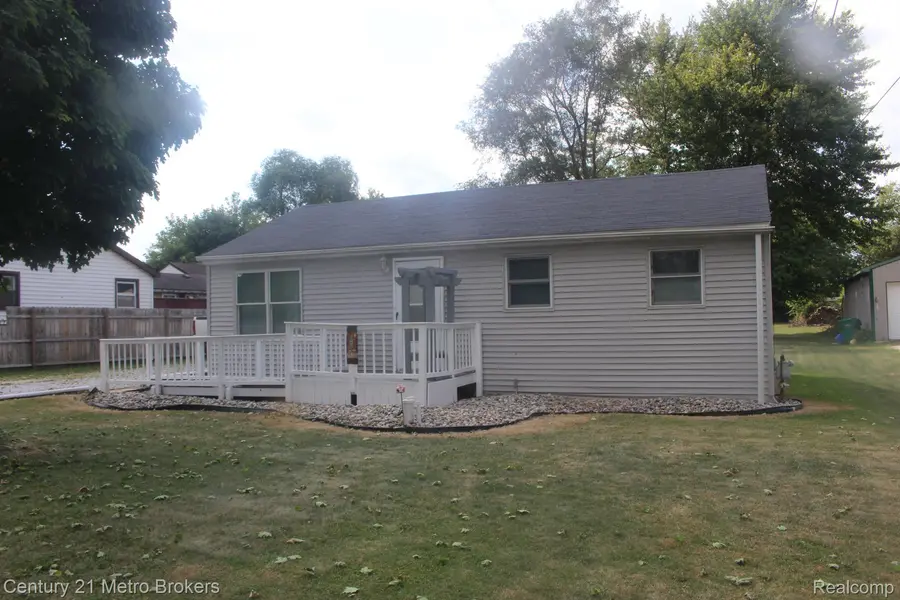 3394 ELLIS PARK DR, Burton, MI 48519