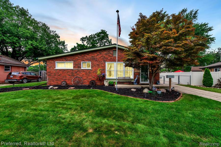 36796 ANGELINE CIR, Livonia, MI 48150