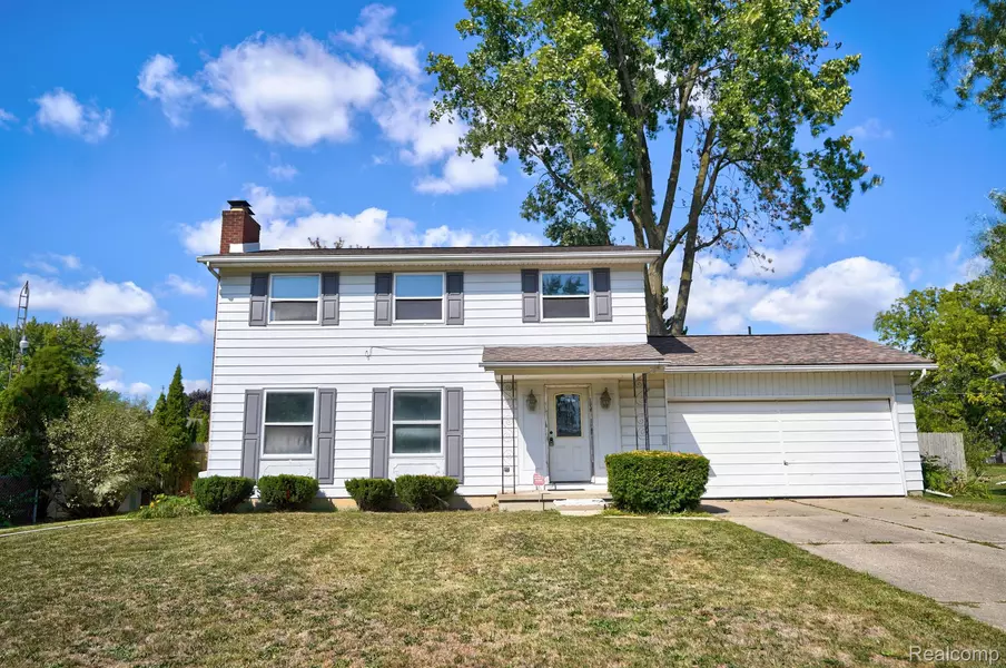 5096 SPINNING WHEEL DR, Grand Blanc, MI 48439