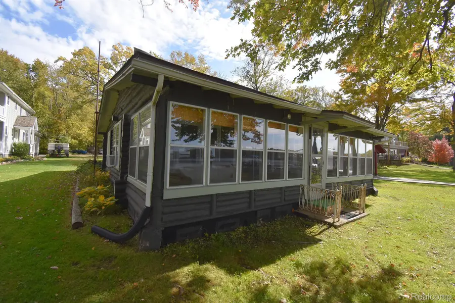 10536 BOB WHITE BEACH BLVD, Whitmore Lake, MI 48189