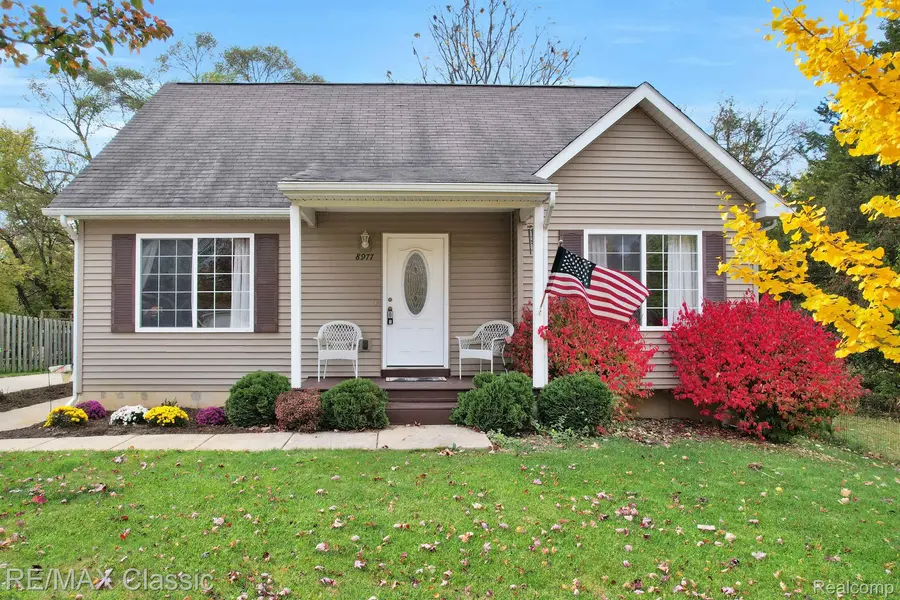 8977 ASH DR, Whitmore Lake, MI 48189