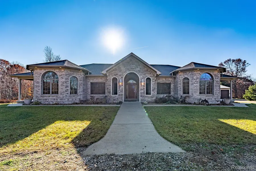 3279 W BARNES LAKE RD, Columbiaville, MI 48421